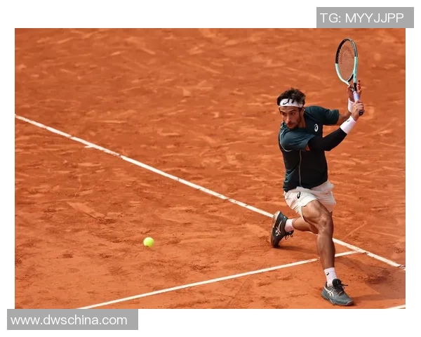 成都网球队技术揭秘：网球巨献背后的训练与策略分析